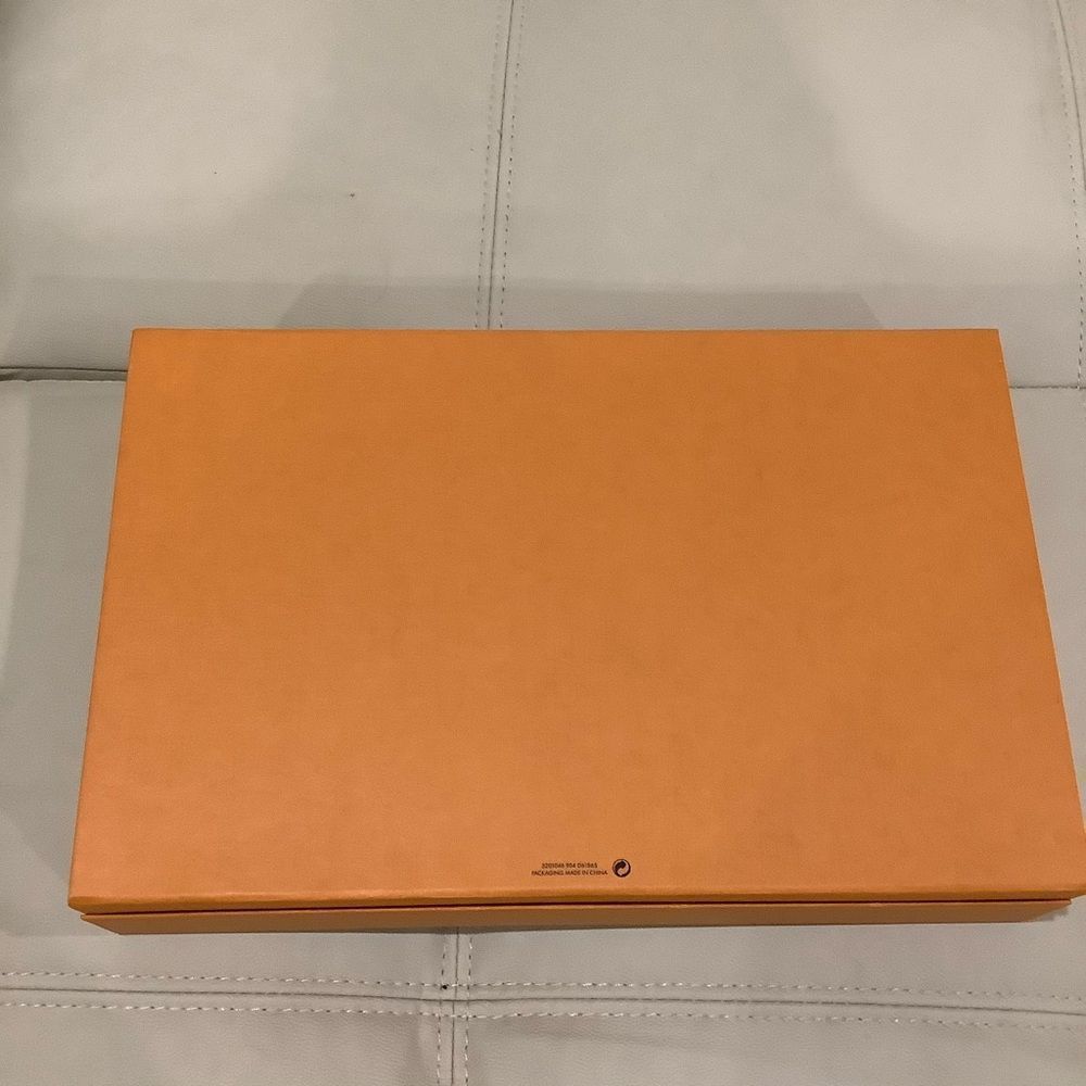 Louis Vuitton medium size box - Picture 4 of 8